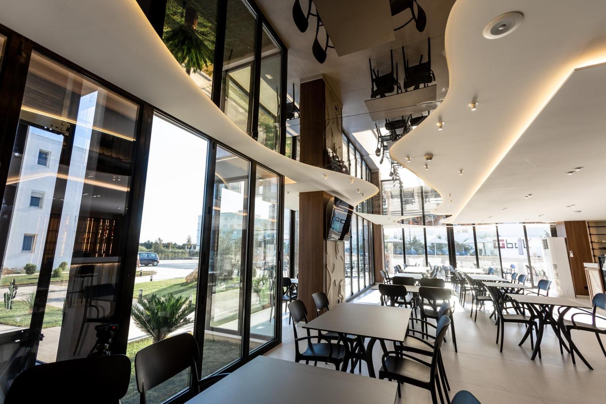 Bolt Boutique Hotel Лежа Екстер'єр фото