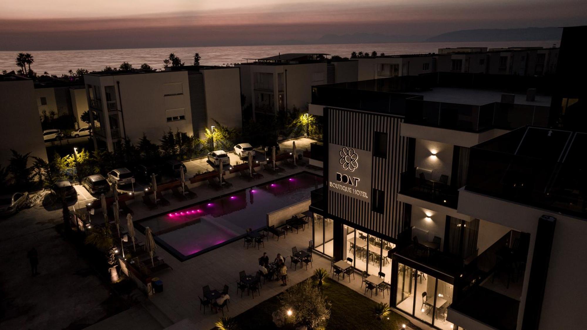Bolt Boutique Hotel Лежа Екстер'єр фото
