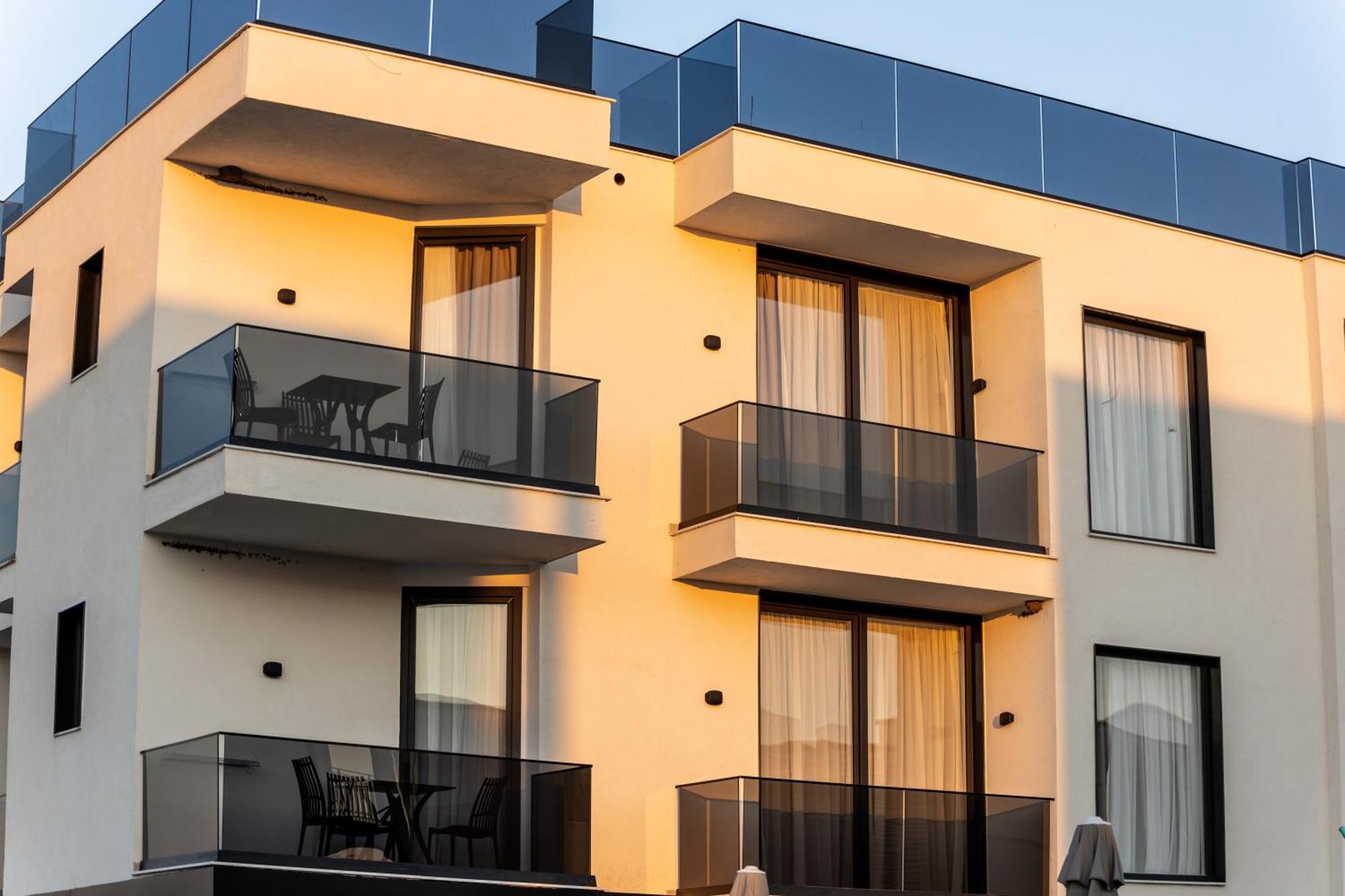 Bolt Boutique Hotel Лежа Екстер'єр фото