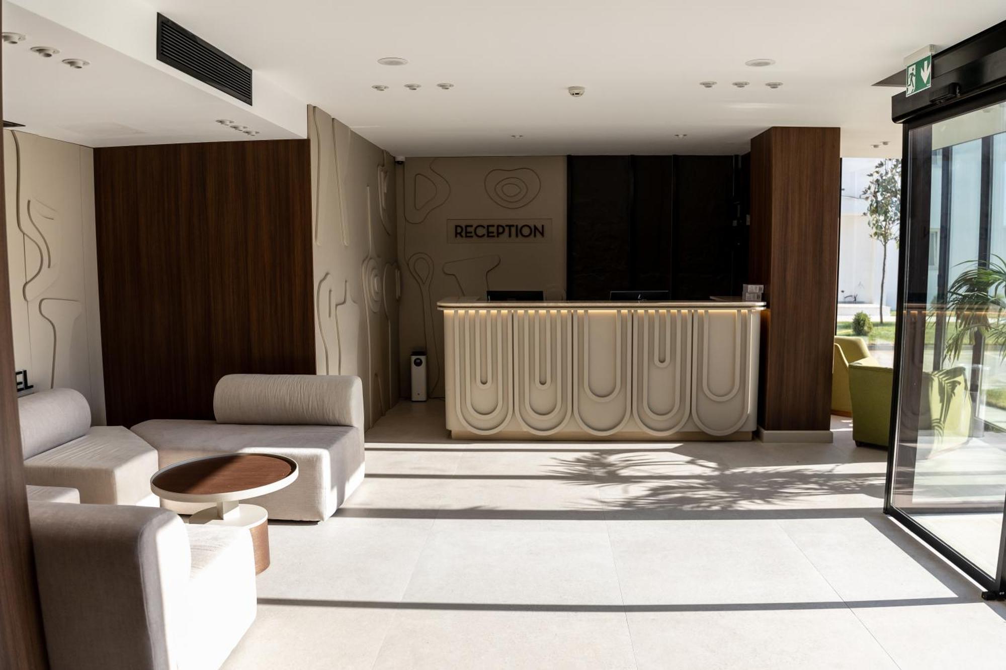 Bolt Boutique Hotel Лежа Екстер'єр фото