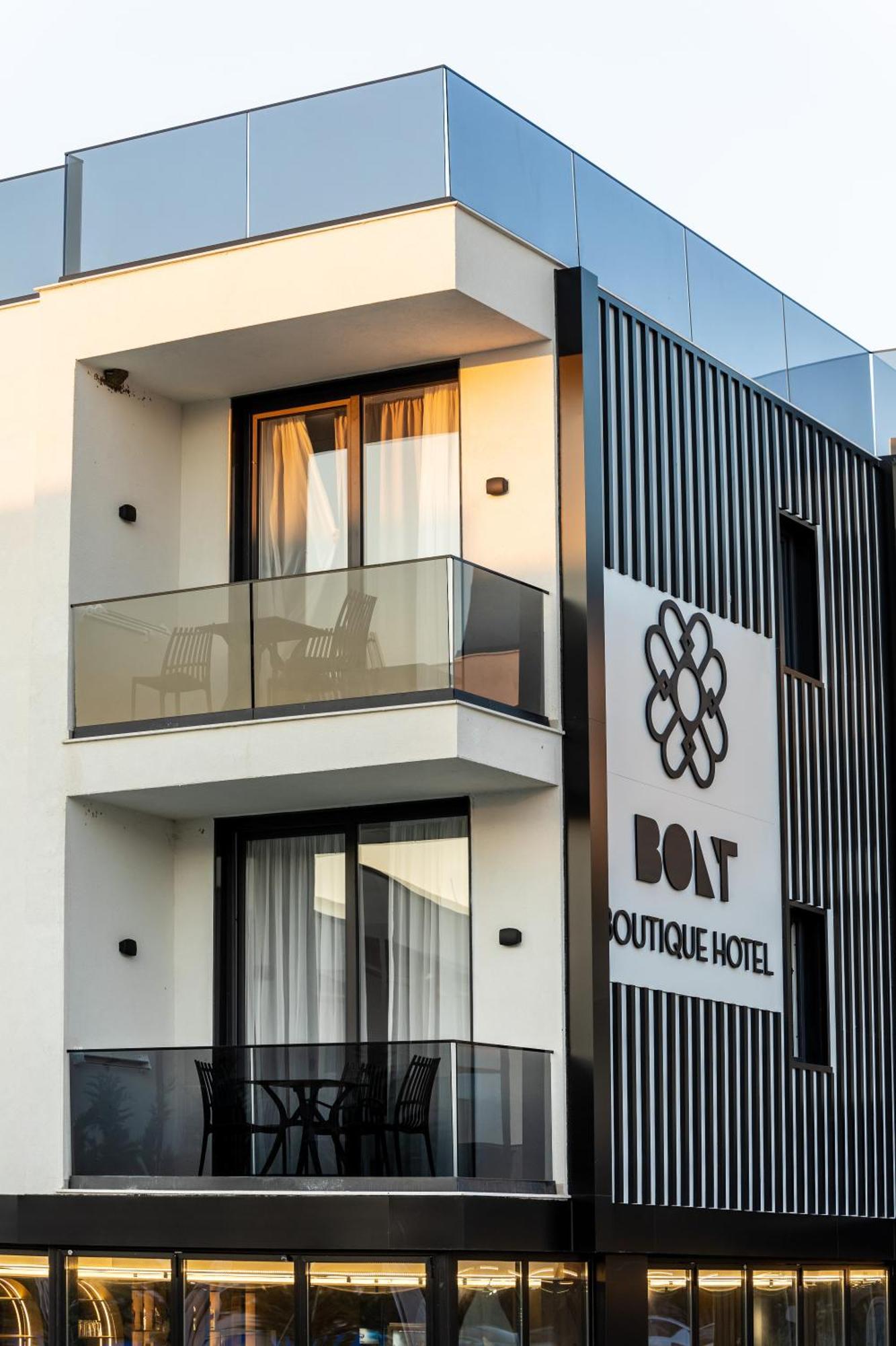 Bolt Boutique Hotel Лежа Екстер'єр фото