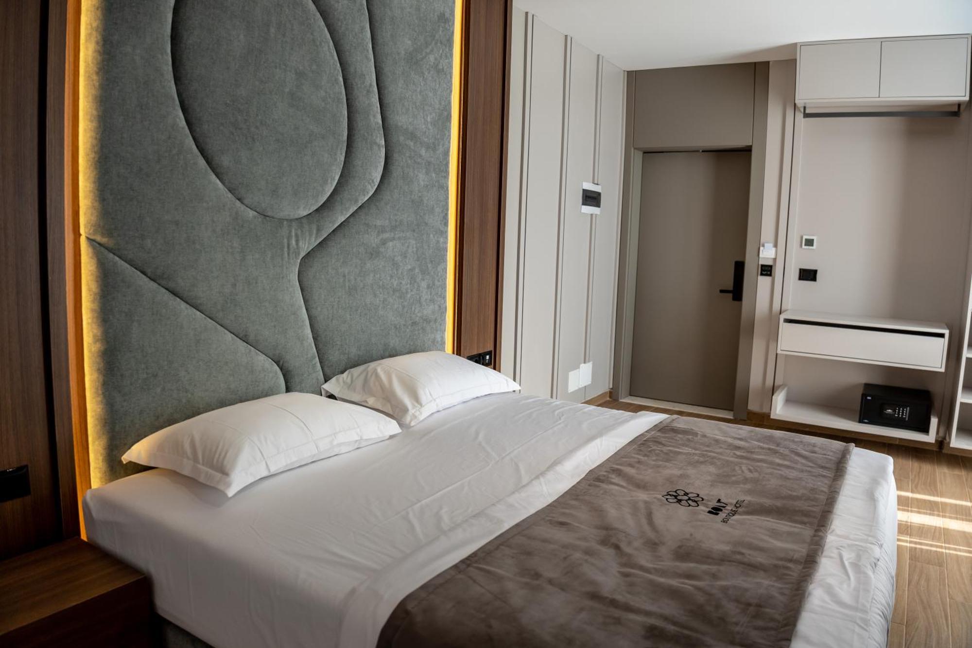 Bolt Boutique Hotel Лежа Екстер'єр фото