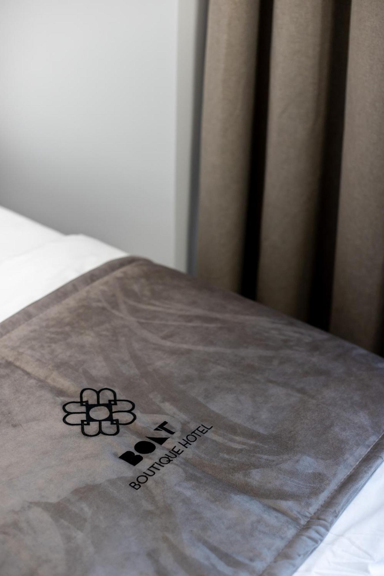 Bolt Boutique Hotel Лежа Екстер'єр фото
