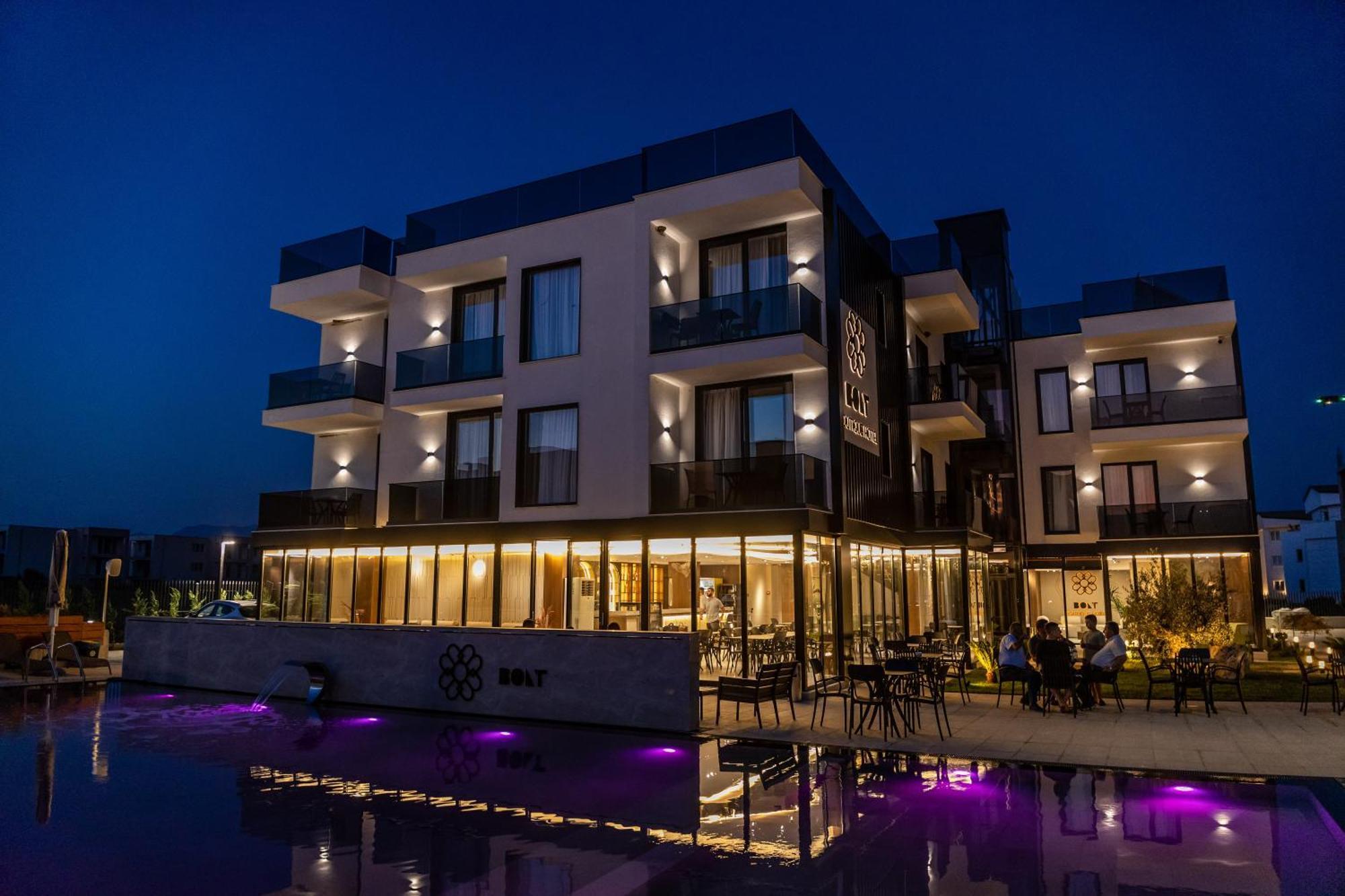 Bolt Boutique Hotel Лежа Екстер'єр фото
