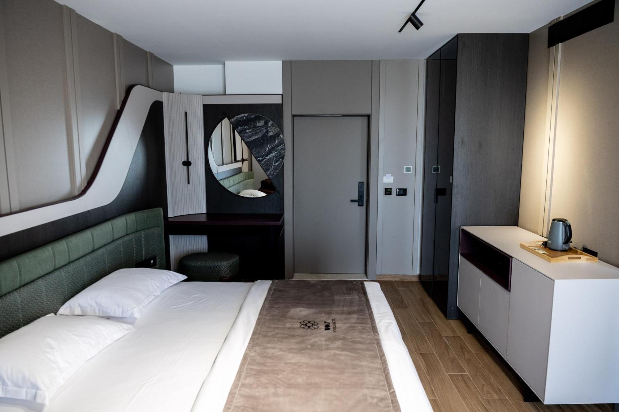 Bolt Boutique Hotel Лежа Екстер'єр фото