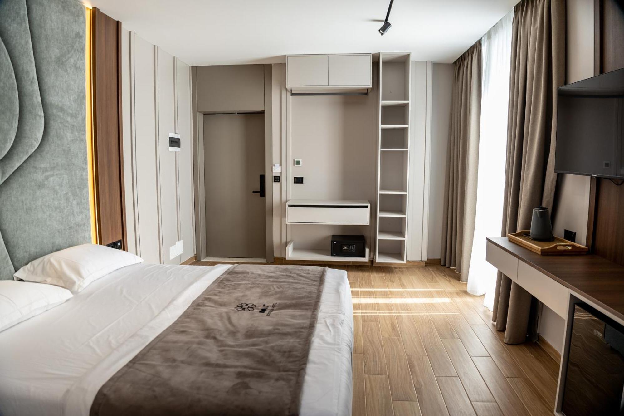 Bolt Boutique Hotel Лежа Екстер'єр фото