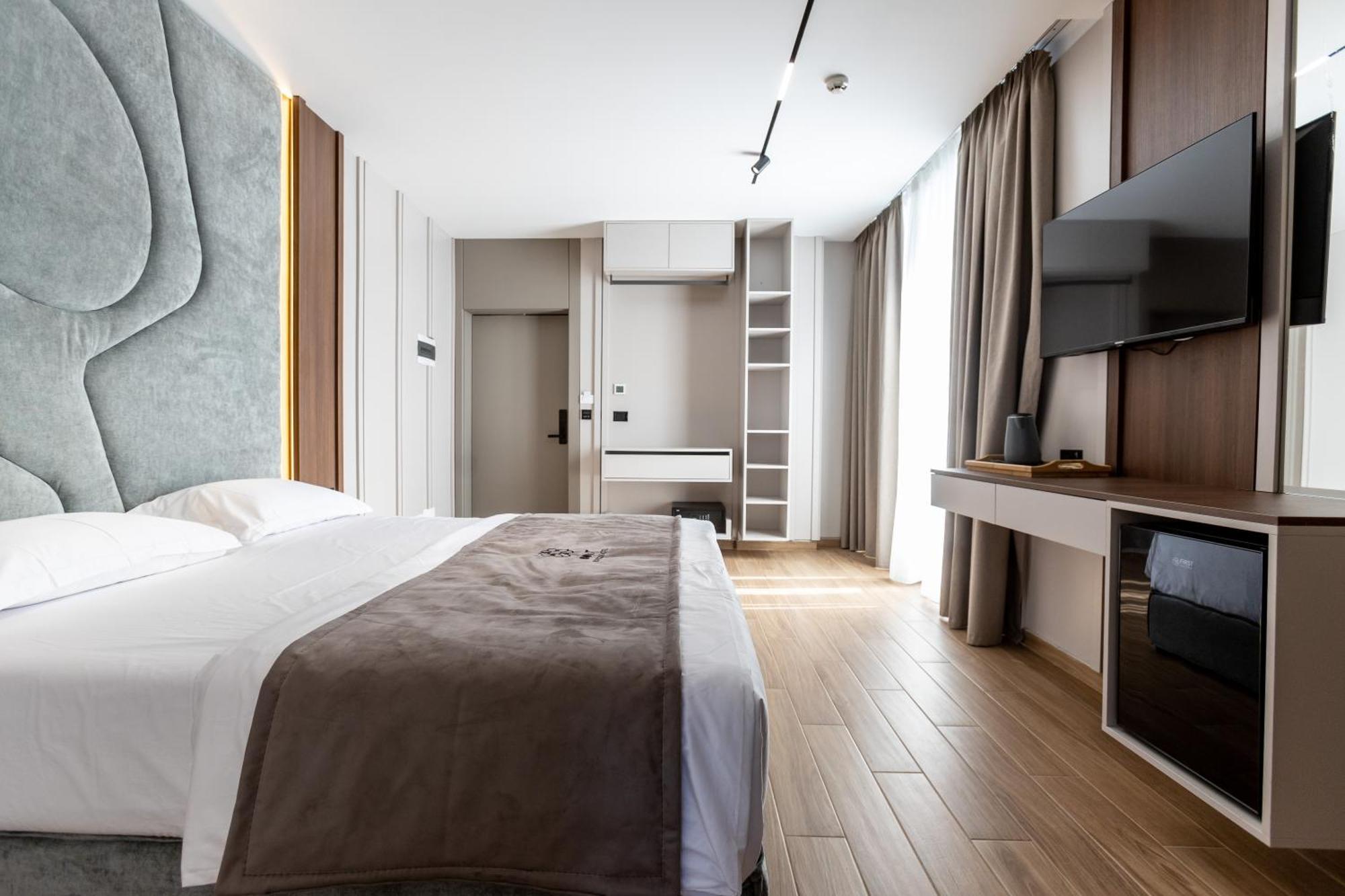 Bolt Boutique Hotel Лежа Екстер'єр фото