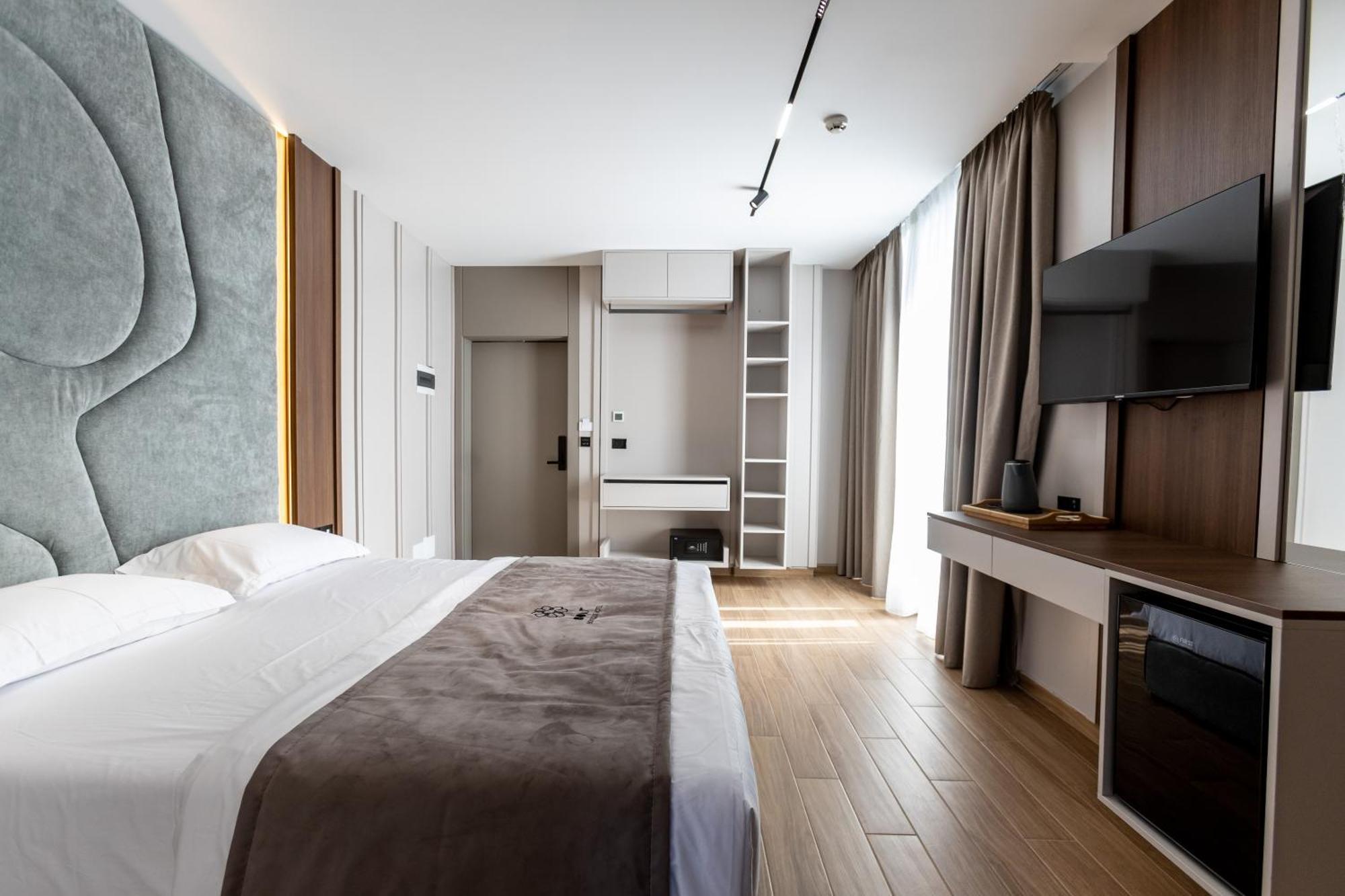 Bolt Boutique Hotel Лежа Екстер'єр фото