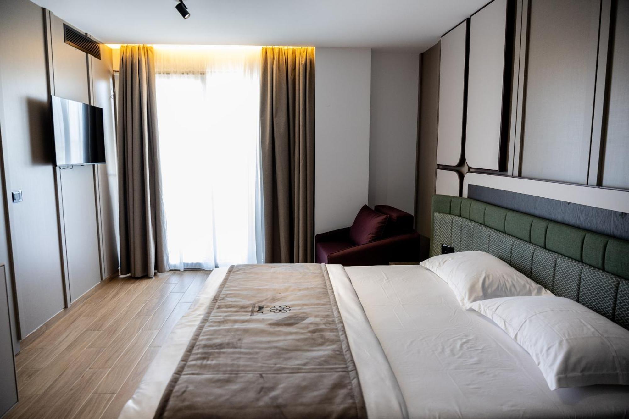 Bolt Boutique Hotel Лежа Екстер'єр фото