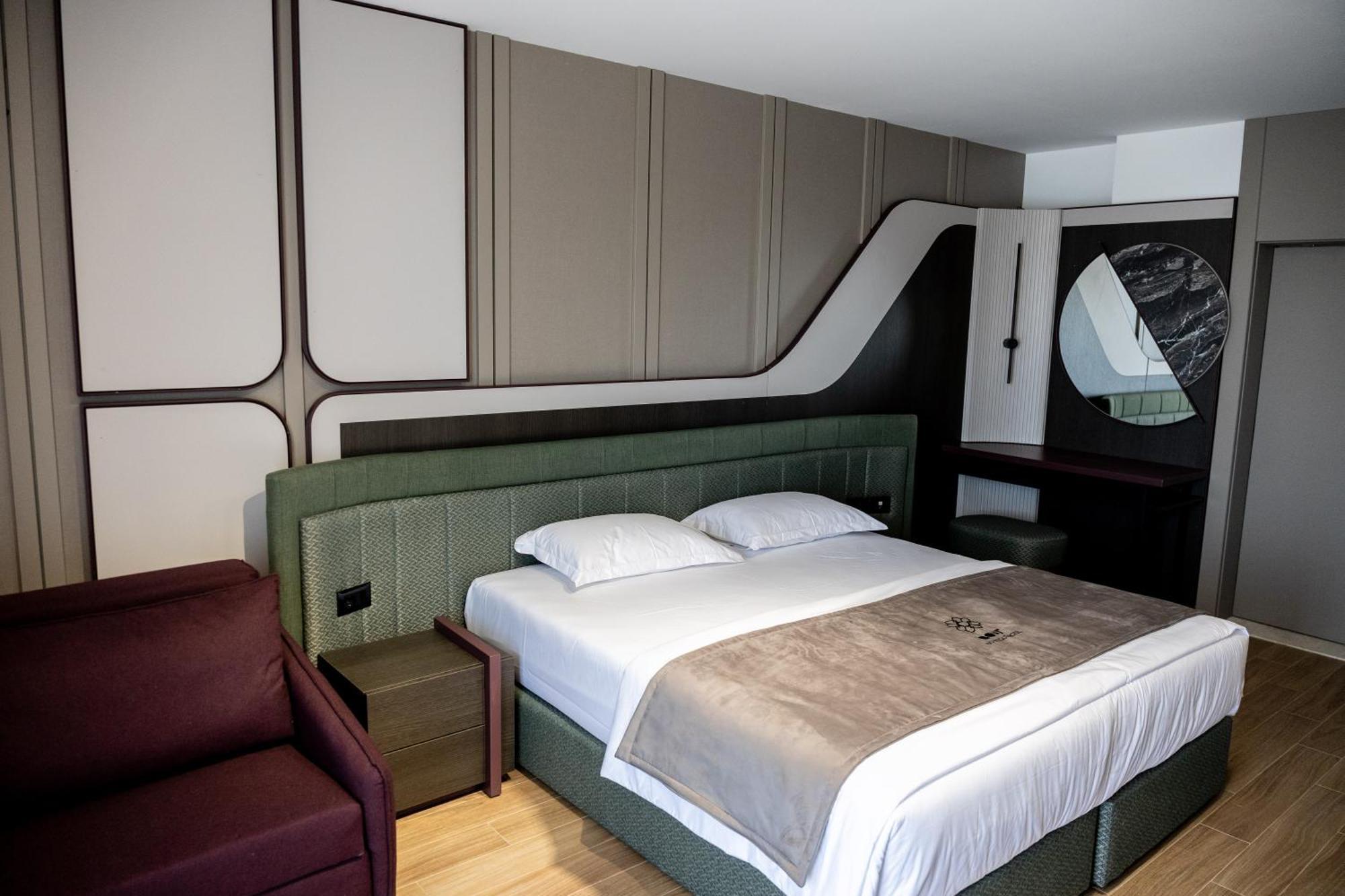 Bolt Boutique Hotel Лежа Екстер'єр фото