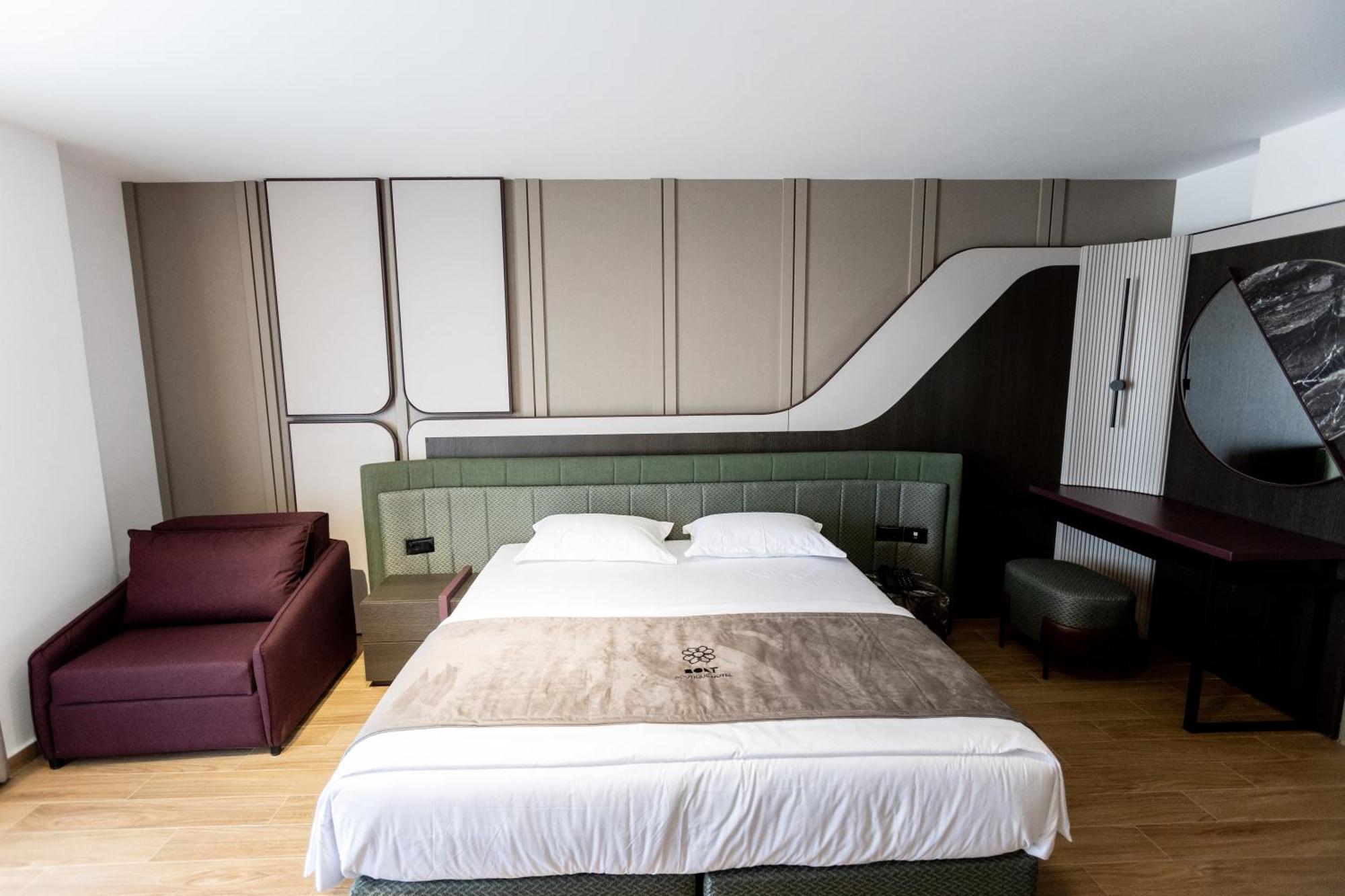 Bolt Boutique Hotel Лежа Екстер'єр фото
