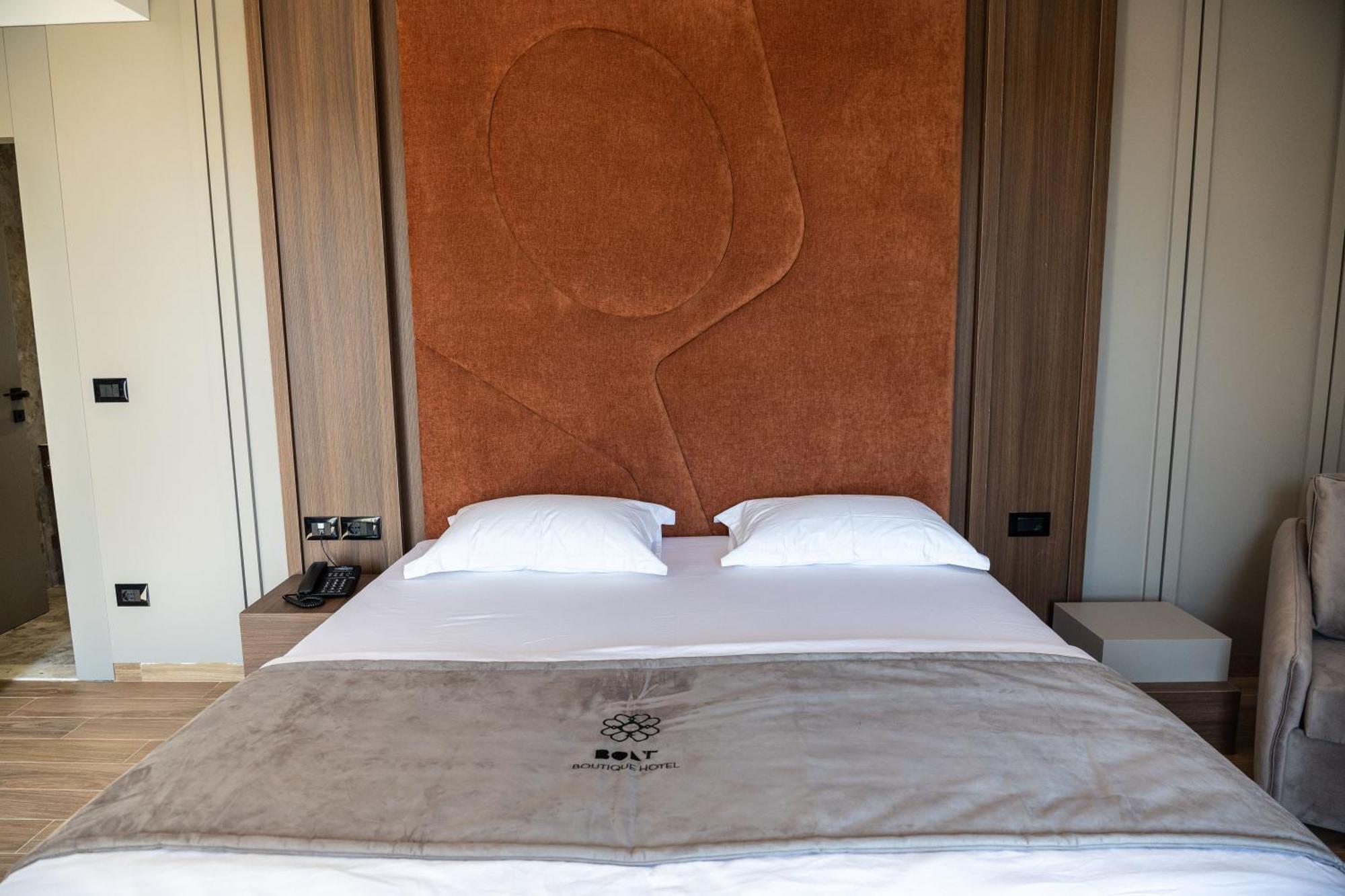 Bolt Boutique Hotel Лежа Екстер'єр фото