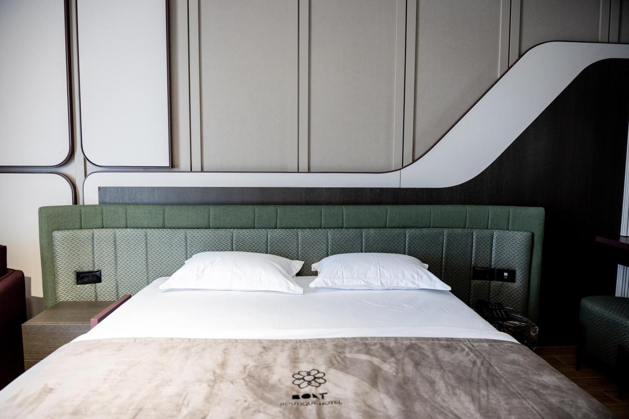 Bolt Boutique Hotel Лежа Екстер'єр фото