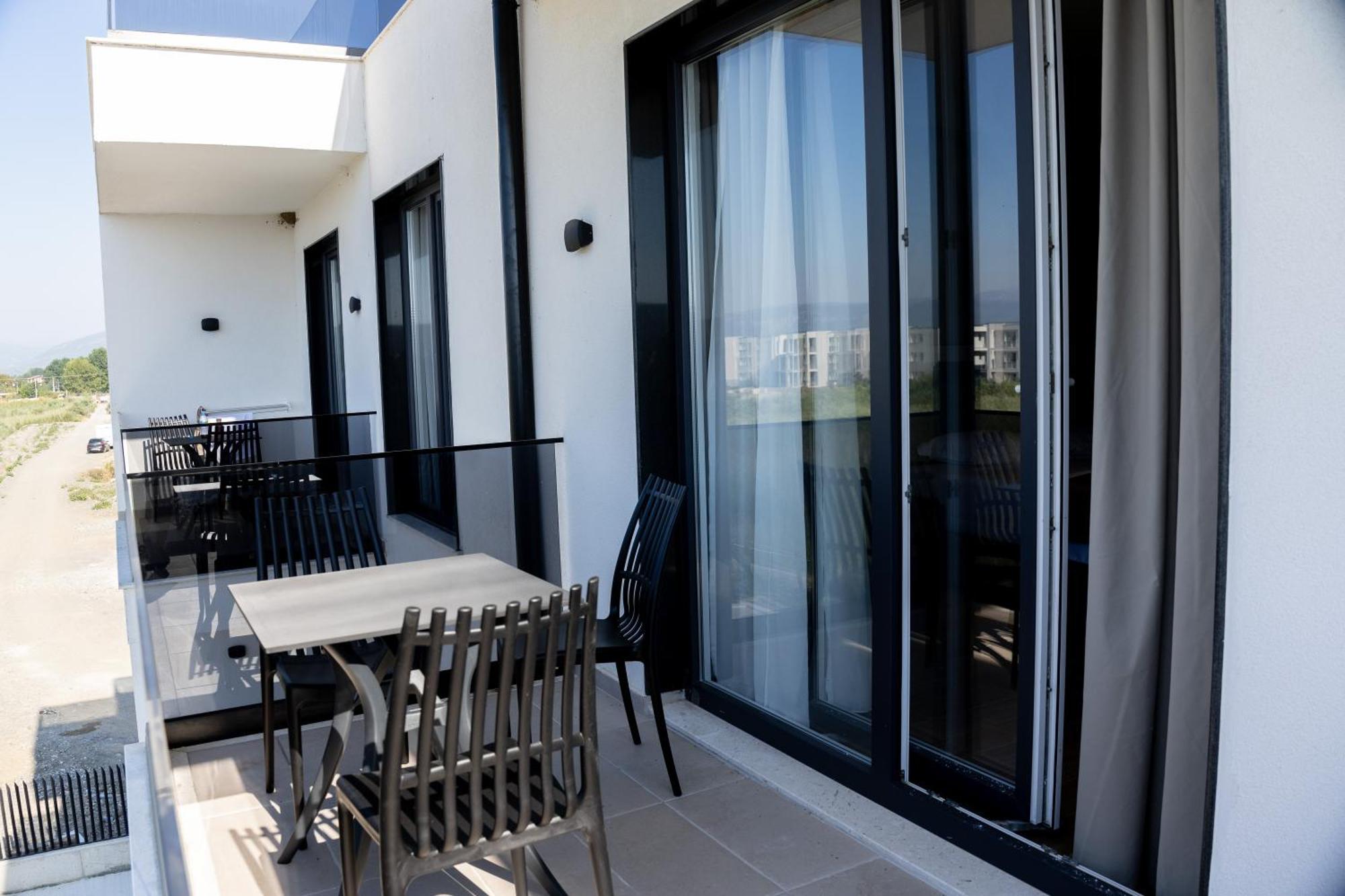 Bolt Boutique Hotel Лежа Екстер'єр фото