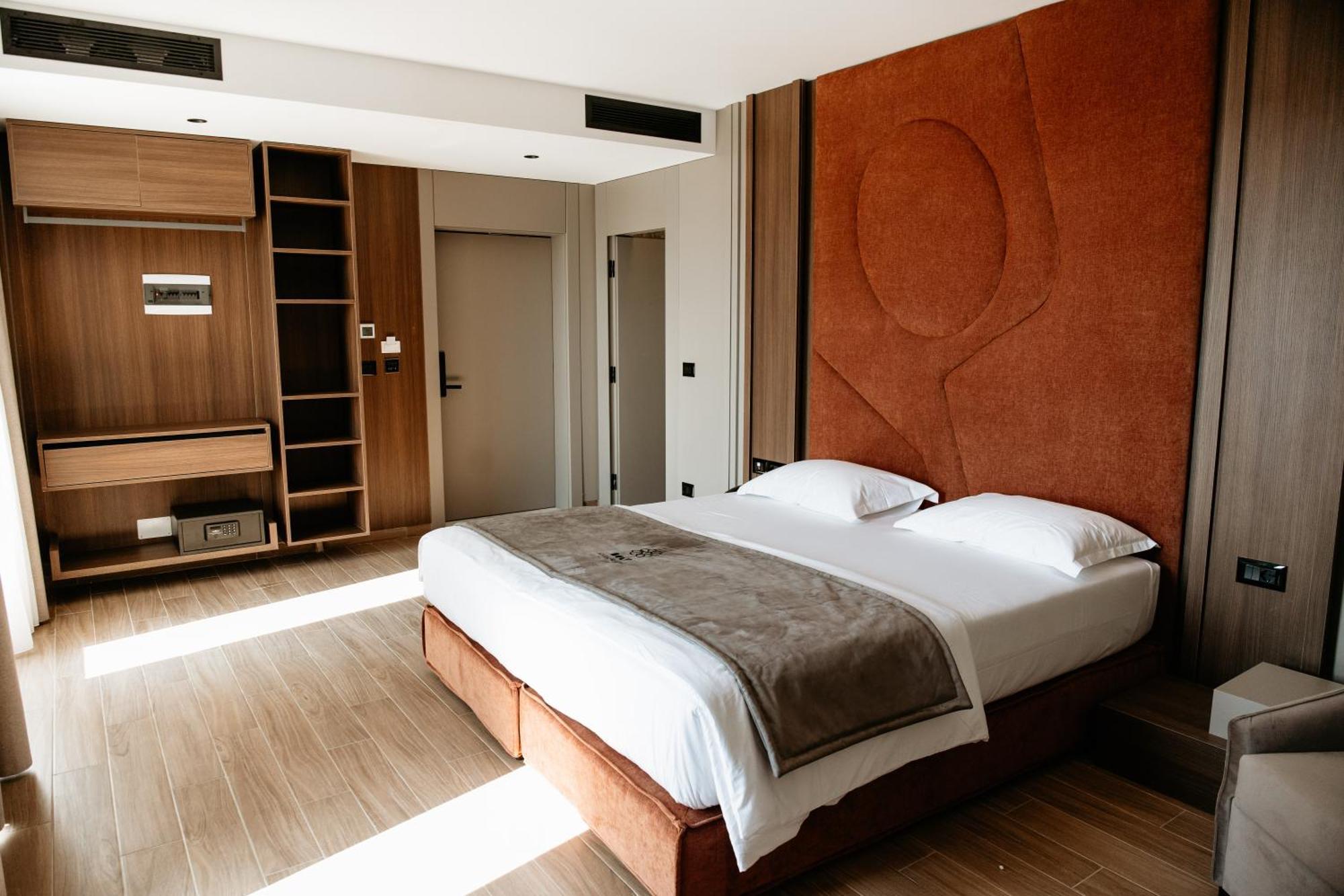 Bolt Boutique Hotel Лежа Екстер'єр фото