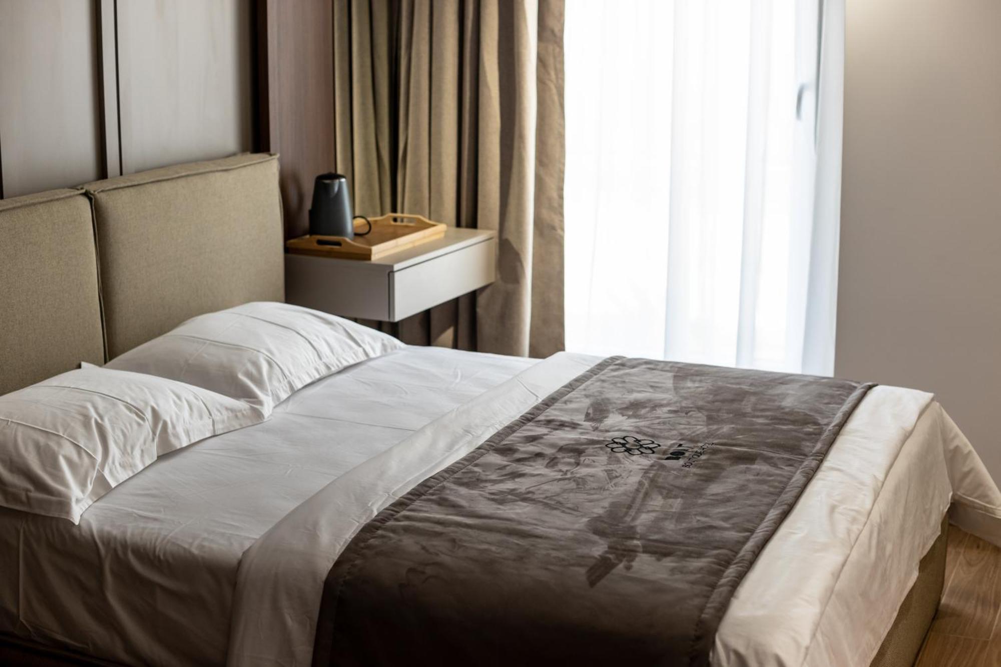 Bolt Boutique Hotel Лежа Екстер'єр фото