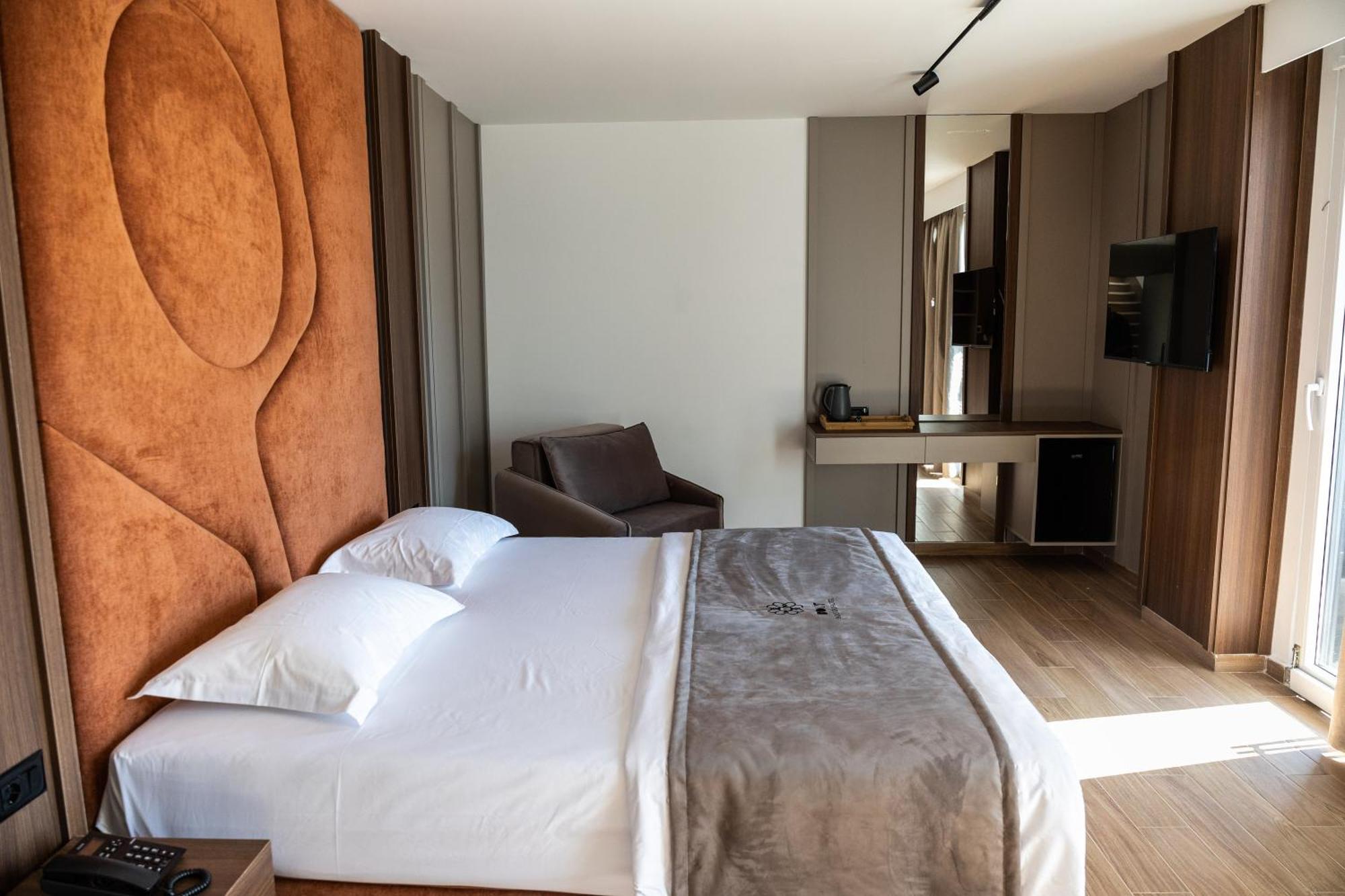 Bolt Boutique Hotel Лежа Екстер'єр фото