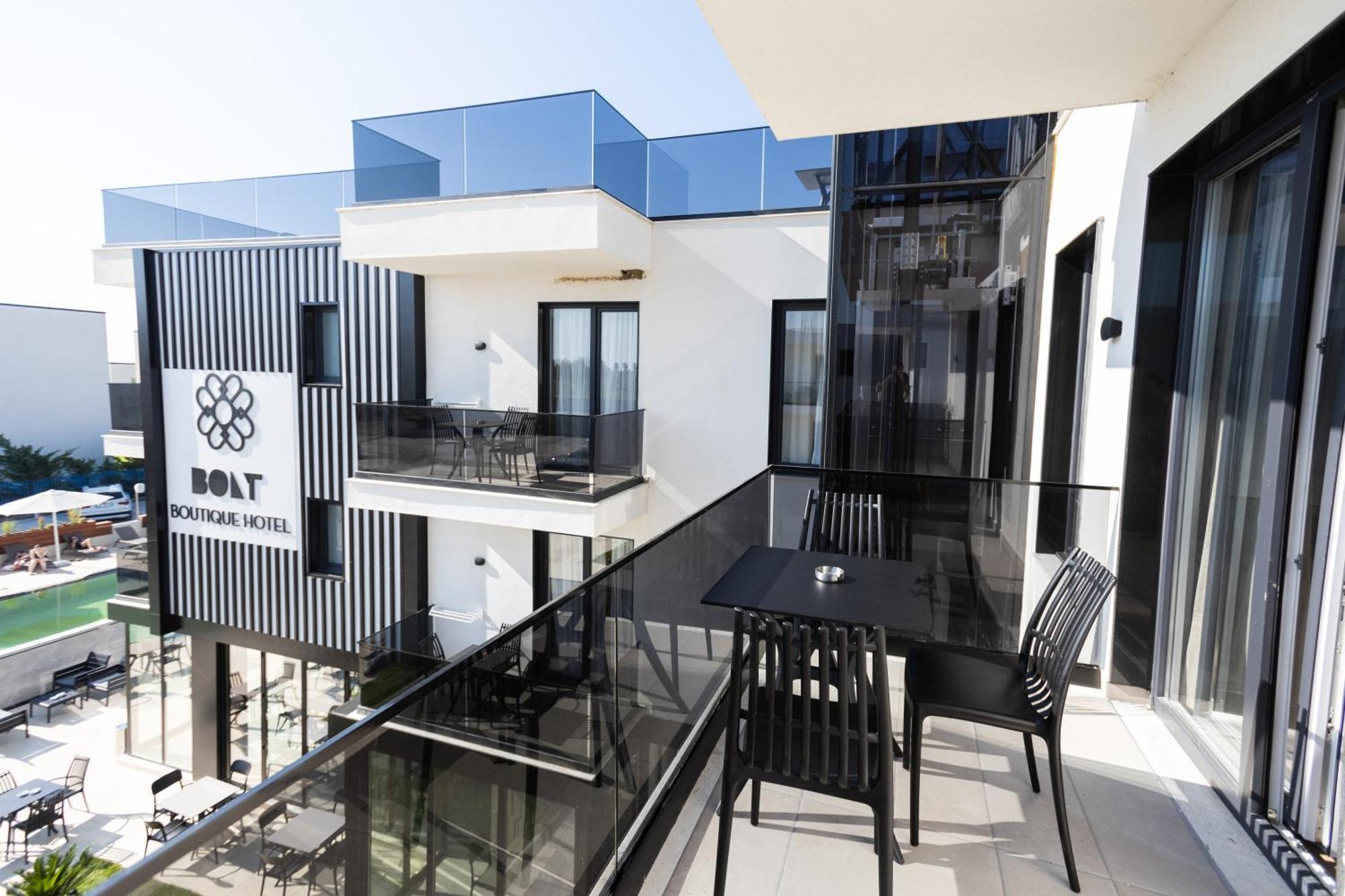Bolt Boutique Hotel Лежа Екстер'єр фото