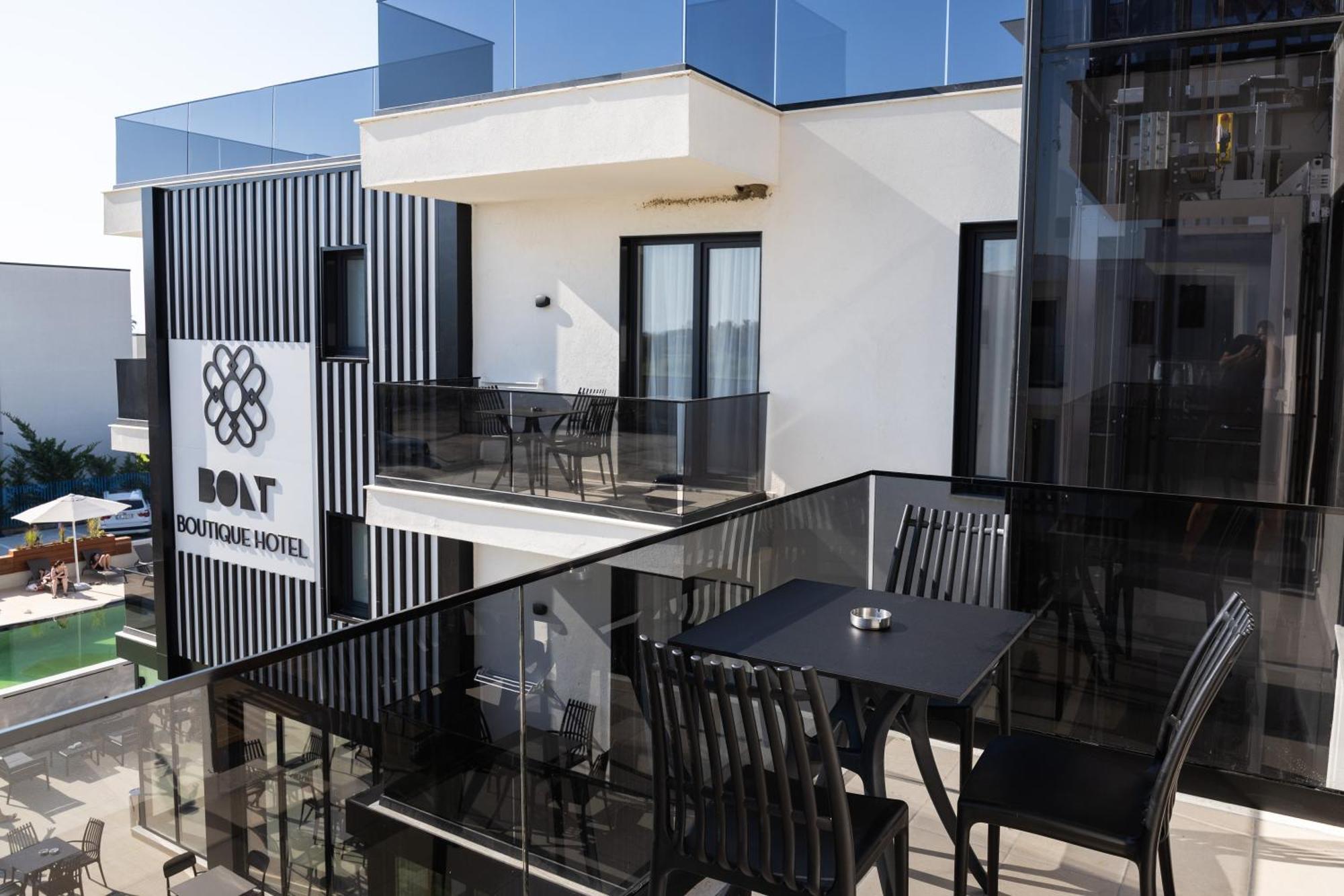 Bolt Boutique Hotel Лежа Екстер'єр фото