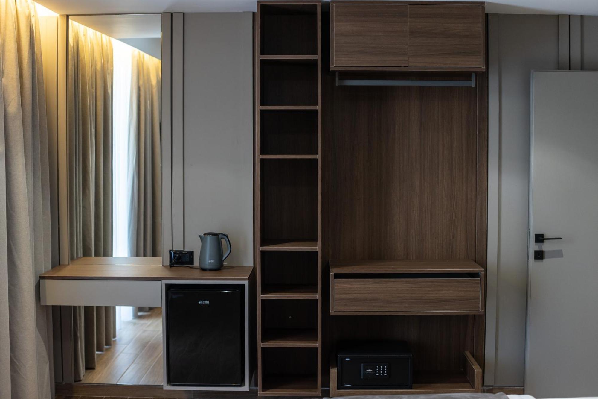 Bolt Boutique Hotel Лежа Екстер'єр фото