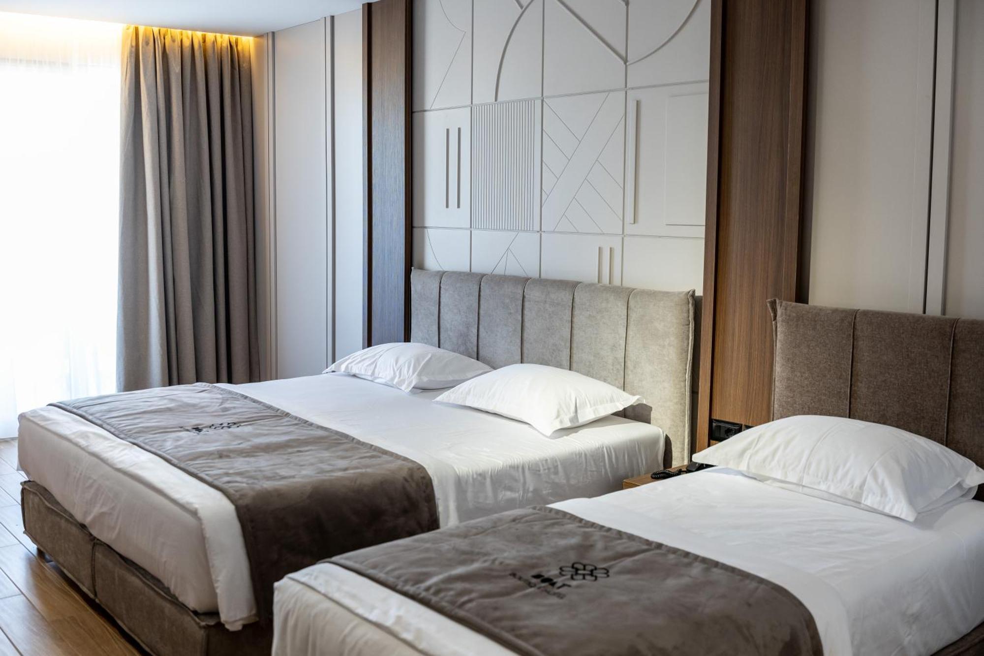 Bolt Boutique Hotel Лежа Екстер'єр фото