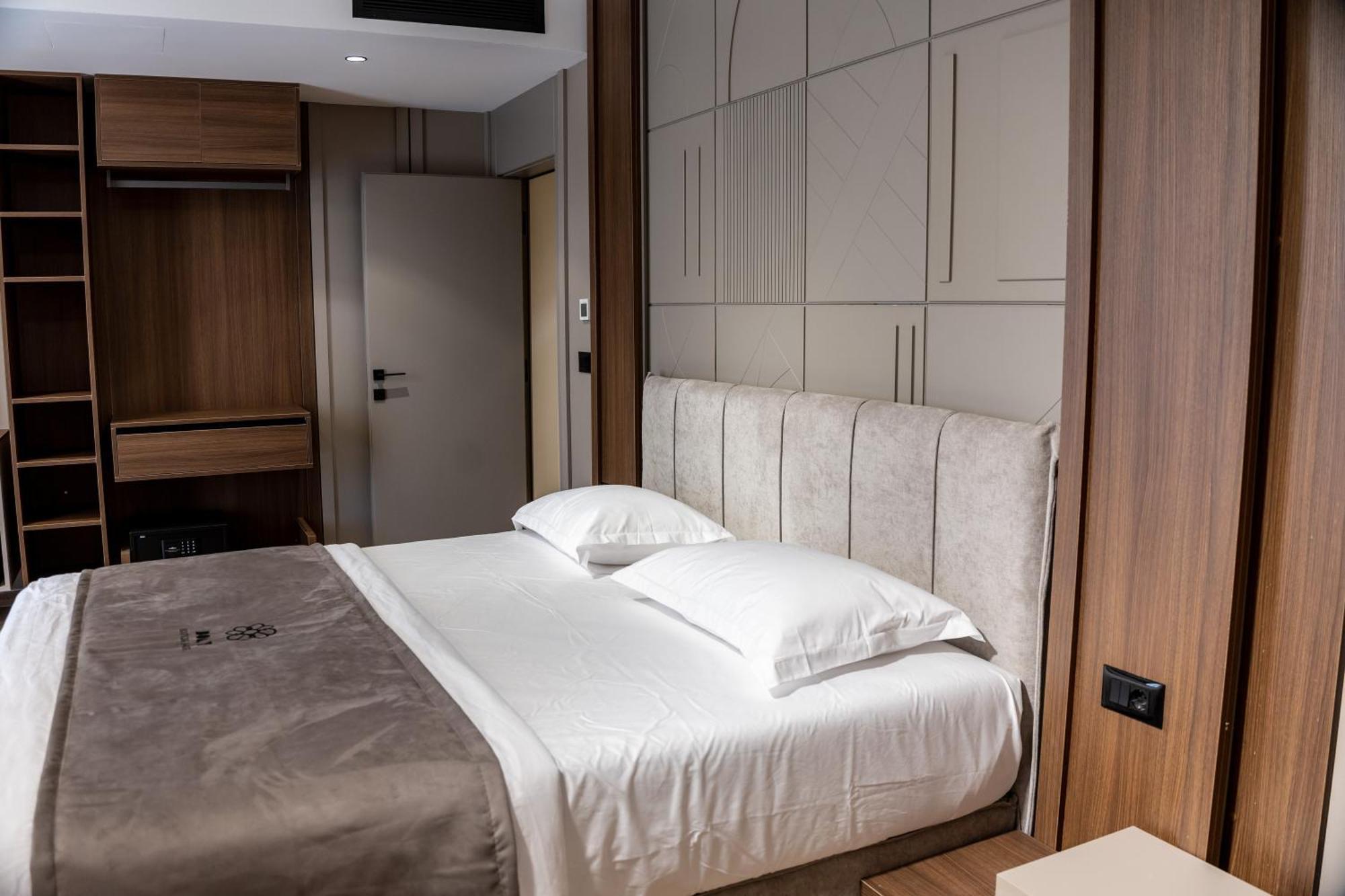 Bolt Boutique Hotel Лежа Екстер'єр фото