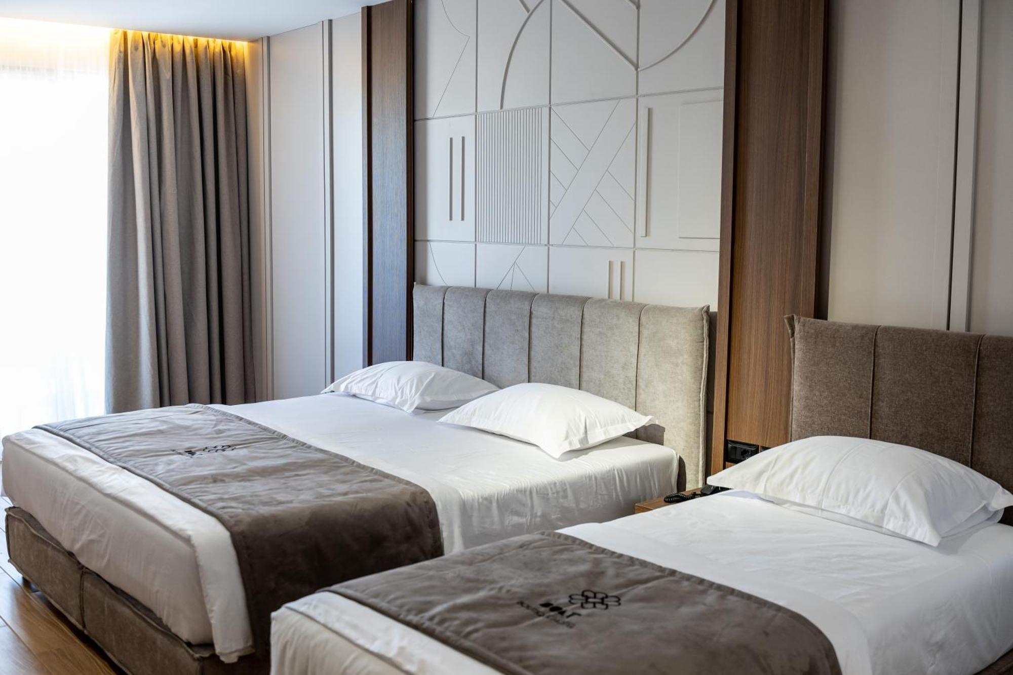 Bolt Boutique Hotel Лежа Екстер'єр фото