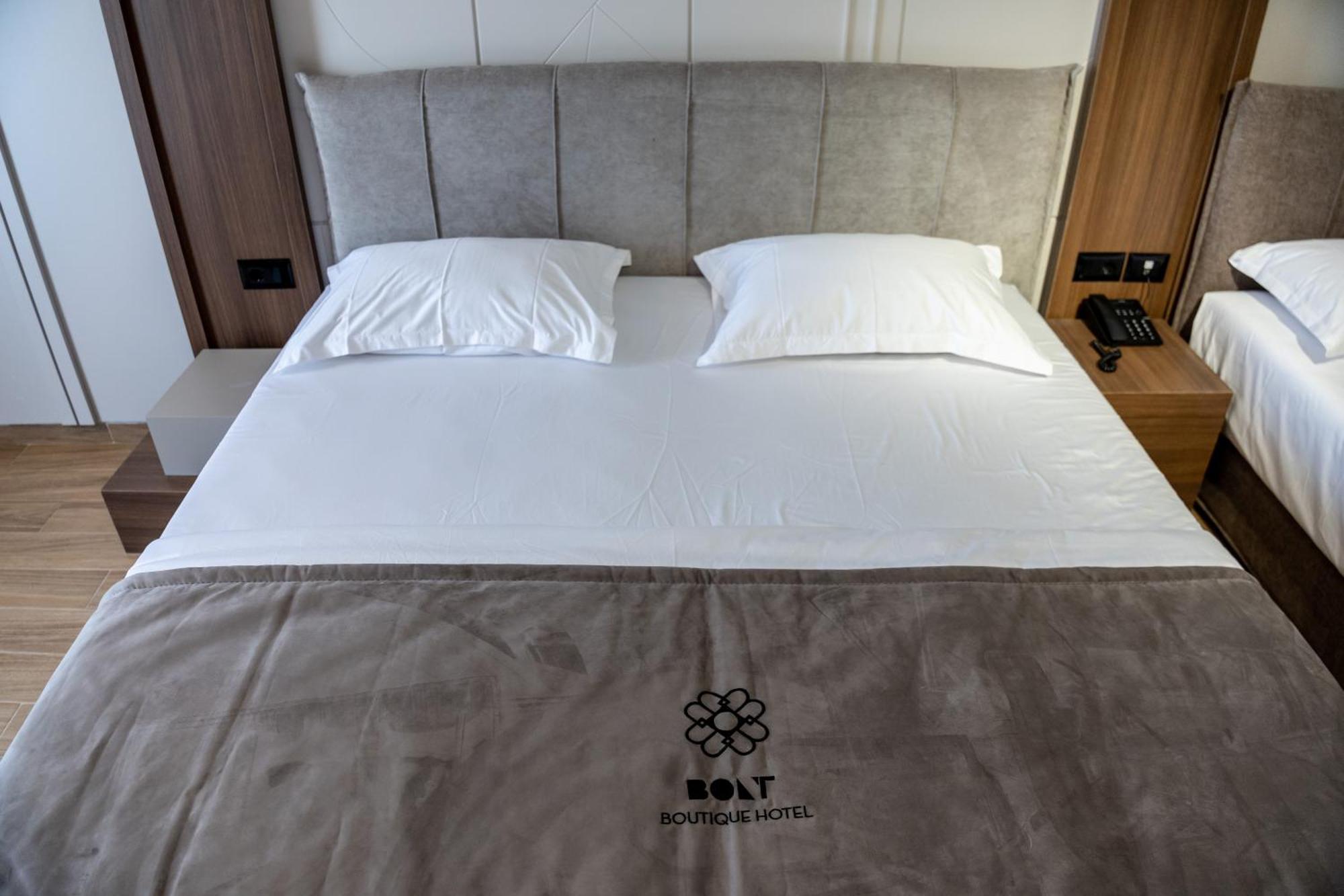 Bolt Boutique Hotel Лежа Екстер'єр фото