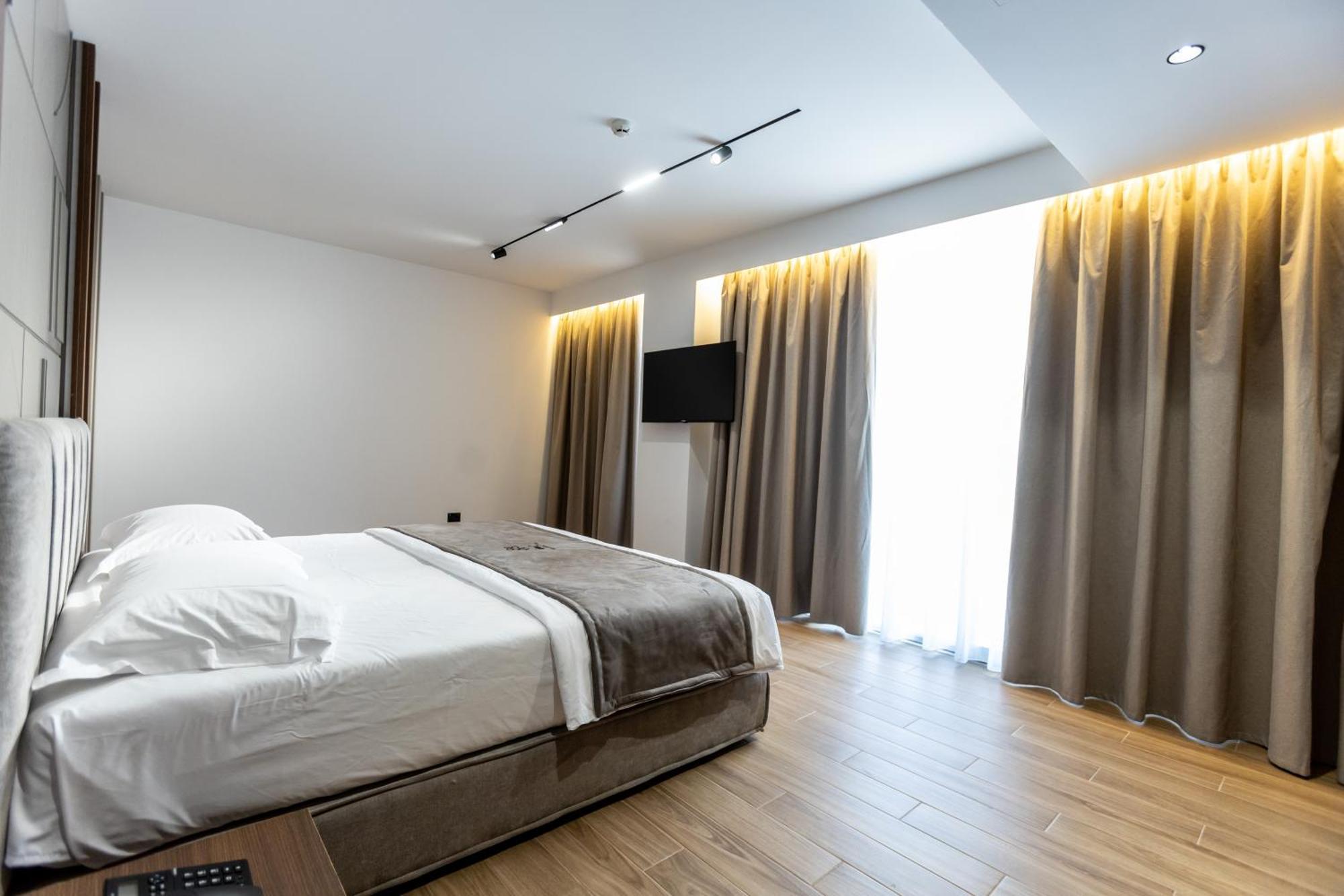 Bolt Boutique Hotel Лежа Екстер'єр фото