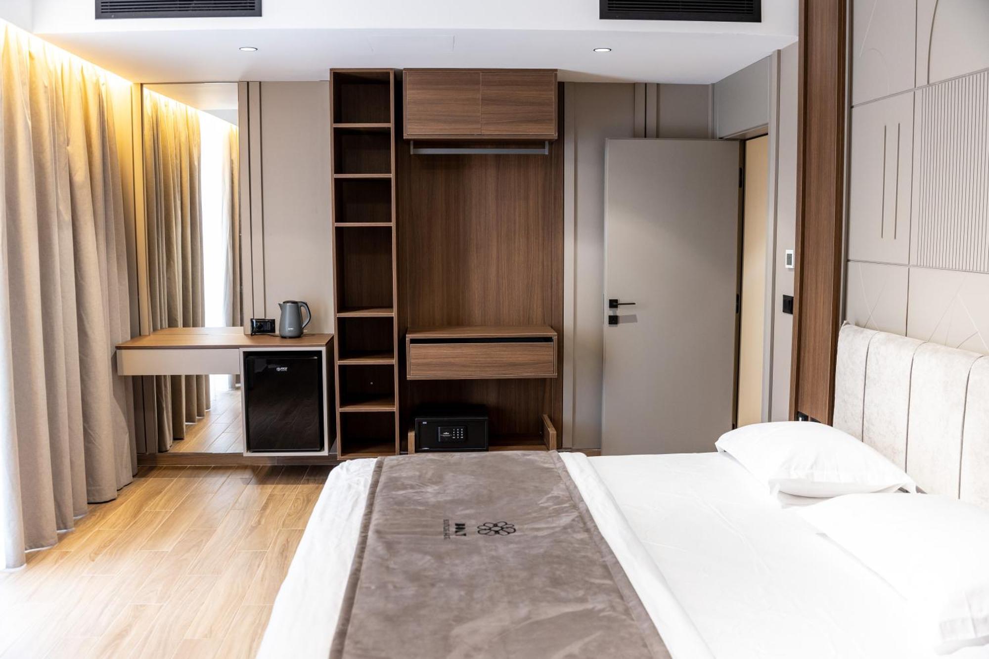 Bolt Boutique Hotel Лежа Екстер'єр фото